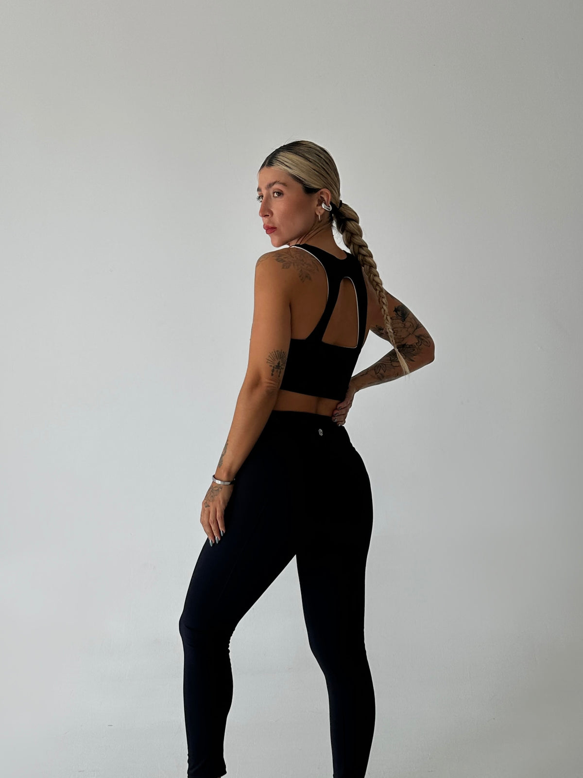 Conjunto deportivo bra y pantalón negro